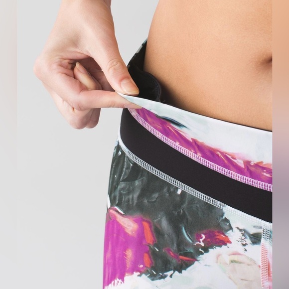 Lululemon Run: Inspire Crop II *All Full-On Luxtreme
Pigment Wave Multi / Black - Picture 6 of 15